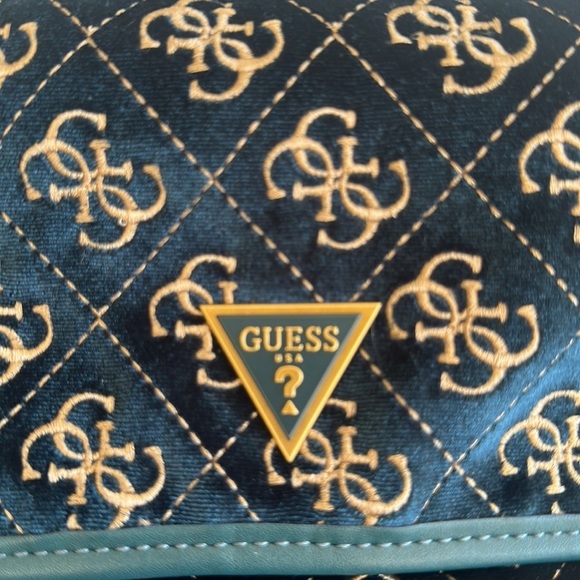 NEW GUESS MEN/WOMENS BACKPACK main image 4